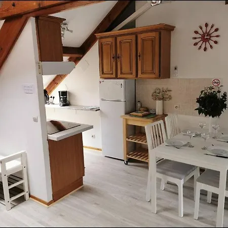 Cosy A 2 Pas Des Caves Basilique Apartamento Reims